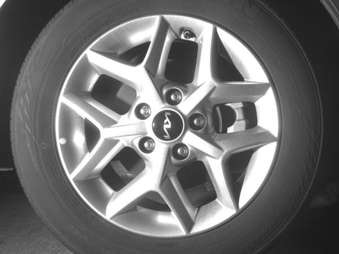 Used 2025 Kia Soul LX w/ LX Technology Package FWD image 19
