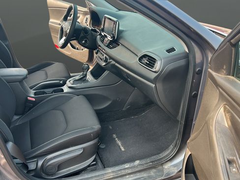 Used 2018 Hyundai Elantra GT FWD image 18