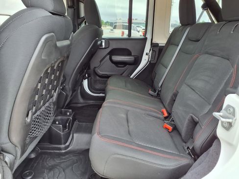 Used 2018 Jeep Wrangler Unlimited Rubicon w/ Dual Top Group AWD/4WD image 19