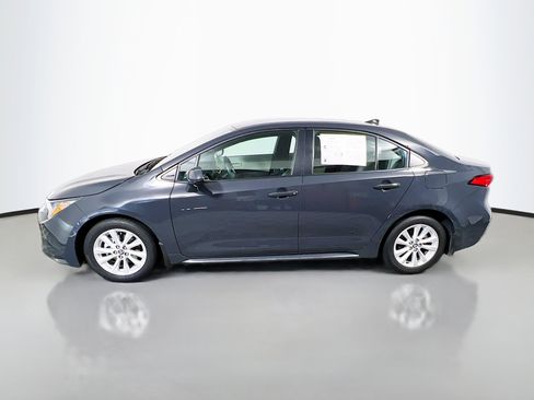 Used 2025 Toyota Corolla LE w/ LE Premium Package FWD image 9