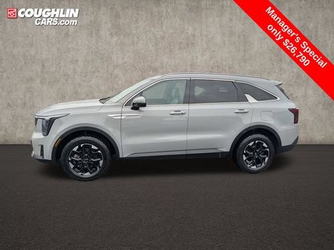 Used 2024 Kia Sorento S AWD/4WD image 4