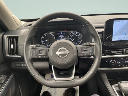 Used 2025 Nissan Pathfinder SL w/ SL Premium Package AWD/4WD image 17
