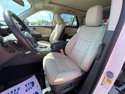 Used 2020 Ford Explorer Platinum w/ Premium Technology Package image 11