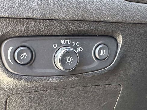 Used 2023 Buick Encore GX Select image 19