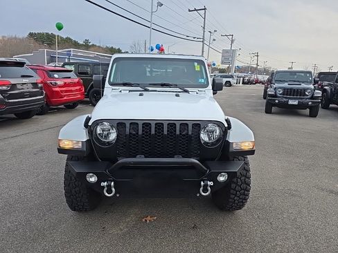 Certified 2023 Jeep Gladiator Willys image 2