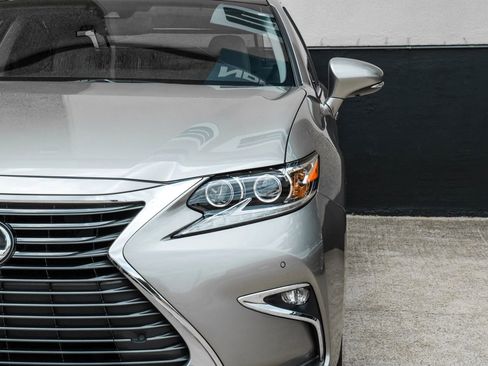 Used 2018 Lexus ES 350 w/ Ultra Luxury Package FWD image 49