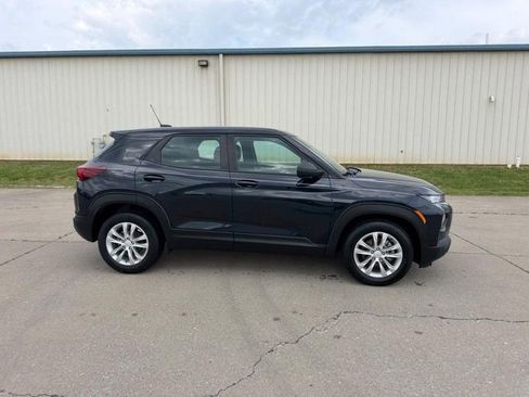 Used 2021 Chevrolet TrailBlazer LS image 2