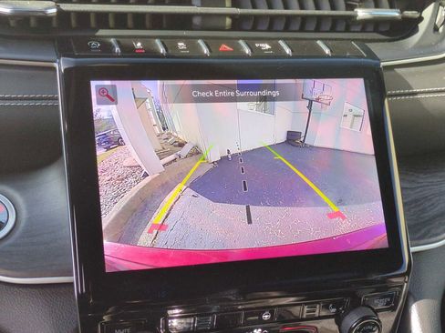 Used 2024 Jeep Grand Cherokee Limited image 31