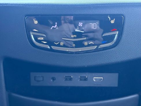 Used 2020 Cadillac Escalade Platinum AWD/4WD image 17