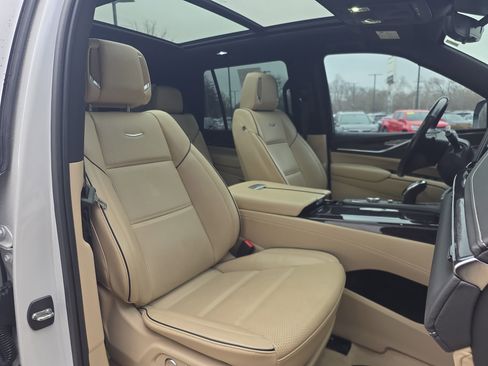 Used 2021 Cadillac Escalade Premium Luxury image 32