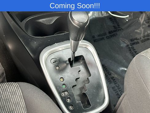 Used 2015 Toyota Yaris L image 21