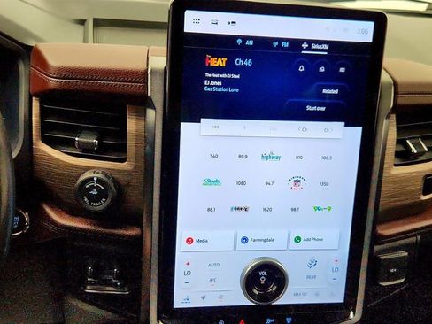 Used 2023 Ford Expedition Limited image 18