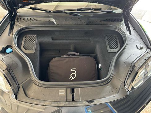 Used 2025 Porsche Macan Electric RWD image 27
