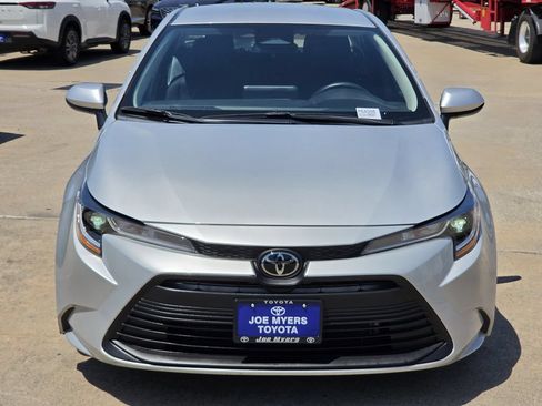 Used 2025 Toyota Corolla LE FWD image 3