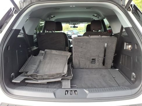 Used 2023 Ford Explorer XLT w/ Class IV Trailer Tow Package AWD/4WD image 8