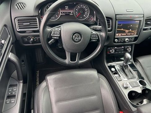 Used 2016 Volkswagen Touareg Sport image 43