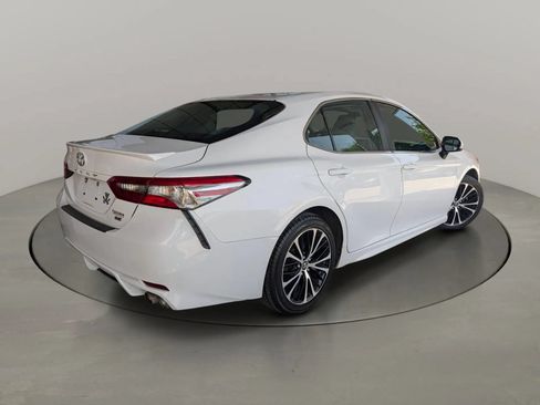 Used 2018 Toyota Camry SE FWD image 5