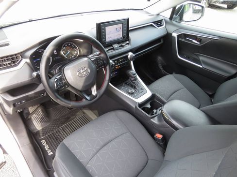 Used 2021 Toyota RAV4 XLE image 12