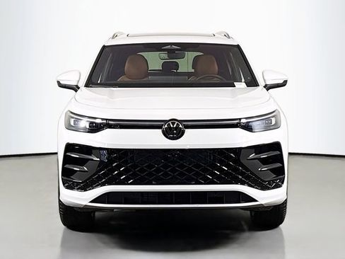 New 2026 Volkswagen Tiguan SEL R-Line image 2