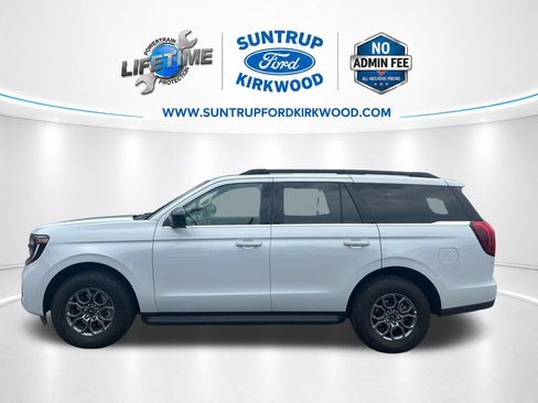 Used 2025 Ford Expedition Active AWD/4WD image 2