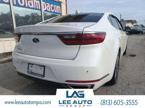 Used 2017 Kia Cadenza Premium w/ Luxury Package FWD image 3