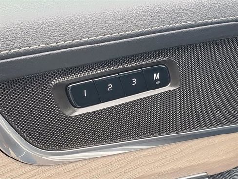 Certified 2025 Volvo XC90 B6 Plus image 11