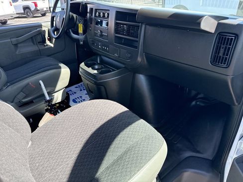 Used 2025 GMC Savana 2500 RWD image 27