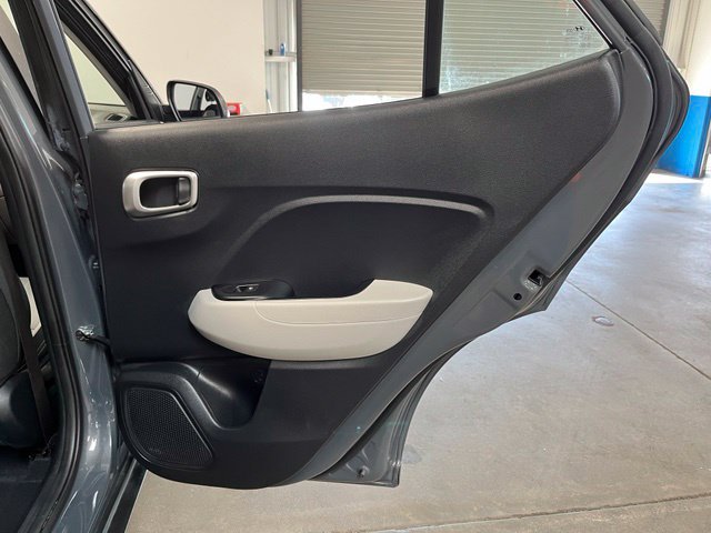 Used 2025 Hyundai Venue SEL FWD image 16