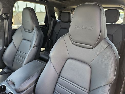 Certified 2023 Porsche Cayenne Turbo S AWD/4WD image 6