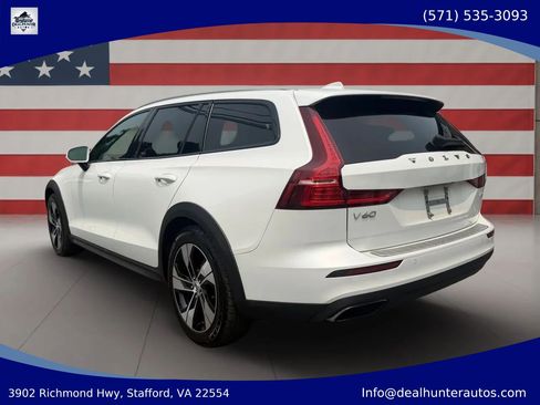 Used 2020 Volvo V60 T5 Cross Country AWD/4WD image 3