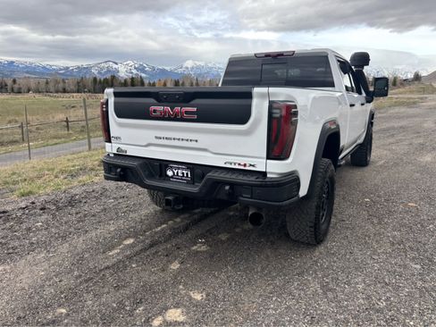 Used 2025 GMC Sierra 2500 AT4X w/ AT4X AEV Edition image 10