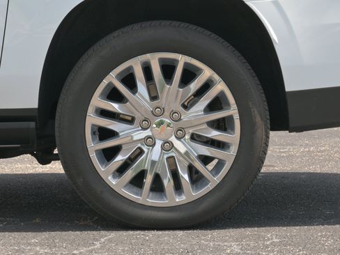 Used 2026 Chevrolet Suburban High Country AWD/4WD image 43