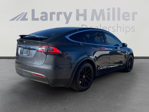 Used 2016 Tesla Model X image 5