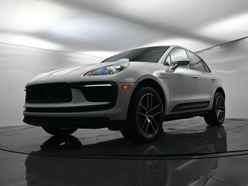 Certified 2026 Porsche Macan AWD/4WD image 44