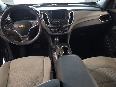 Used 2020 Chevrolet Equinox LS w/ LS Convenience Package FWD image 4