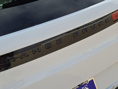 Used 2024 Land Rover Range Rover Sport Dynamic SE image 12