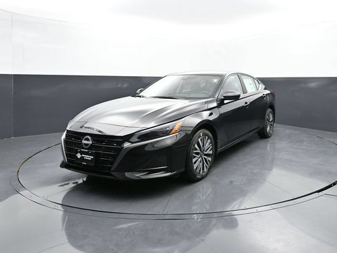 New 2026 Nissan Altima 2.5 SV AWD/4WD image 1
