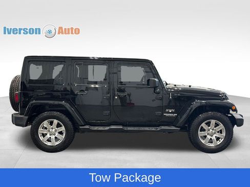Used 2016 Jeep Wrangler Unlimited Sahara w/ Connectivity Group AWD/4WD image 10