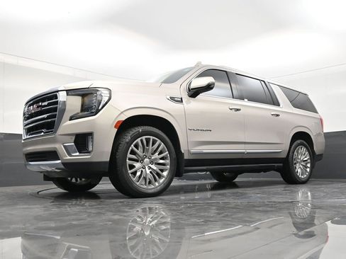 Used 2023 GMC Yukon XL SLT w/ SLT Luxury Package RWD image 19