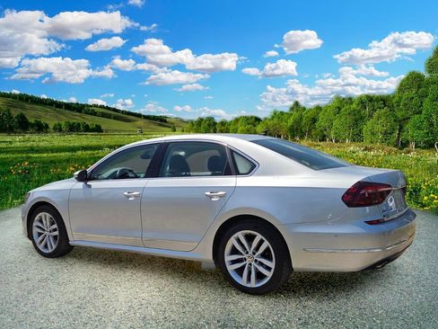 Used 2018 Volkswagen Passat 2.0T SEL Premium FWD image 4