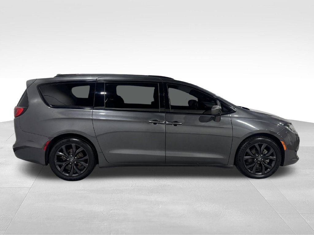 Used 2020 Chrysler Pacifica Touring w/ S Appearance Package FWD image 21