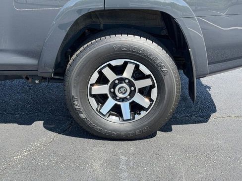 Certified 2024 Toyota 4Runner TRD Off-Road Premium w/ Moonroof Package AWD/4WD image 9