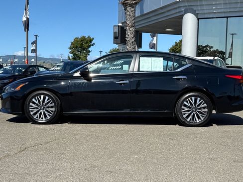 Certified 2024 Nissan Altima 2.5 SV FWD image 9