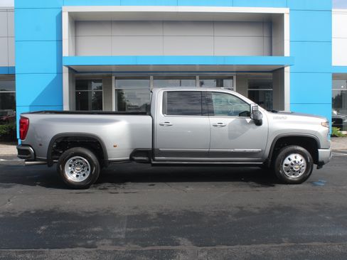 New 2026 Chevrolet Silverado 3500 High Country w/ Technology Package AWD/4WD image 7