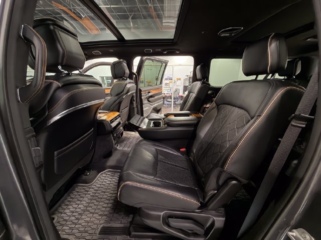 Used 2024 Jeep Grand Wagoneer L Series III AWD/4WD image 11