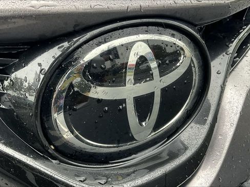 Used 2020 Toyota Camry LE FWD image 27
