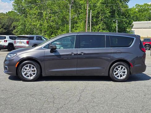 Used 2023 Chrysler Pacifica Touring-L FWD image 23