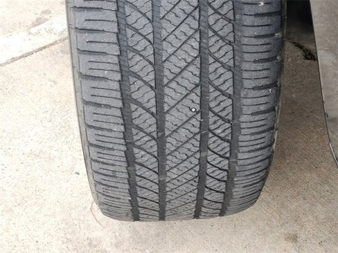 Used 2018 GMC Yukon SLT w/ Premium Edition image 11