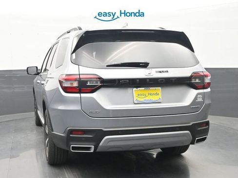 New 2025 Honda Pilot Touring image 6