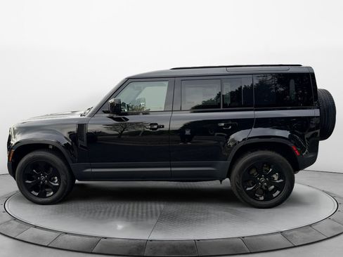 Used 2025 Land Rover Defender 110 S image 4